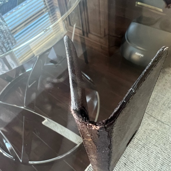 Louis Vuitton iPhone 8 and IPhone SE folio case - Picture 8 of 13